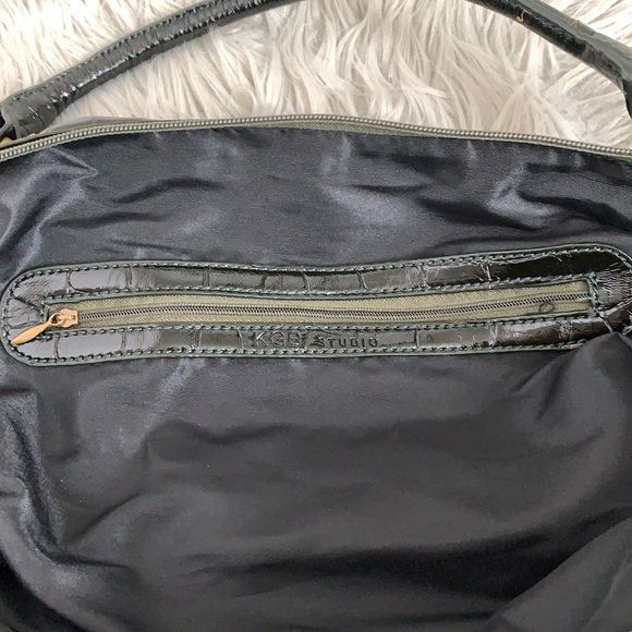 NWT Top Handle and Shoulder Strap Patent Purse with Matching Coin Purse - Picture 5 of 6